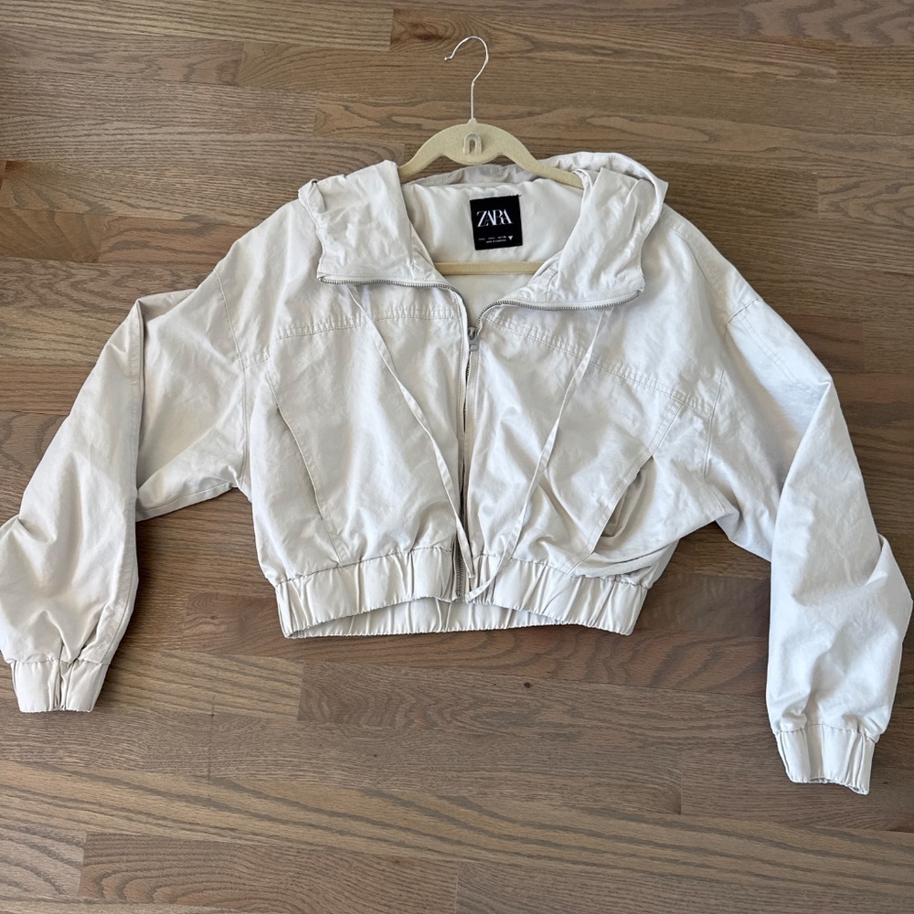 Zara cropped hooded jacket in a light beige or tan color  Size L - Picture 3 of 5
